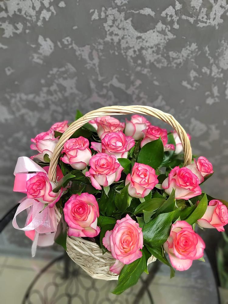 Композиция французская провинция в Алейске Алтайский край Цветочная композиция из Розы в корзине в Алейске Алтайский край