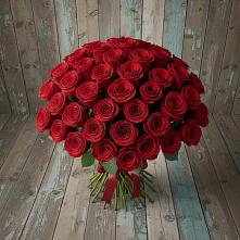 Букет 55 Красных роз Фридом #REPLACE_PRED# Алейске Алтайский край