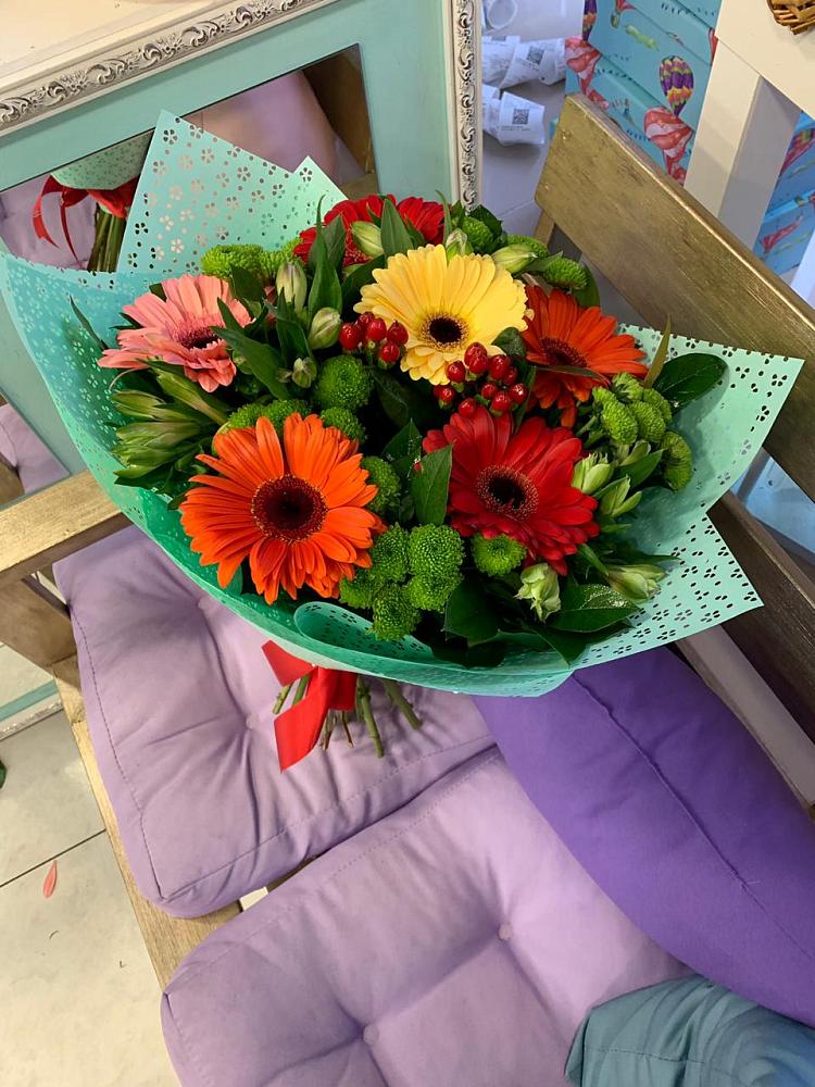 Букет цветов из: Герберы, Хризантемы и Альстромерии в Алейске Алтайский край