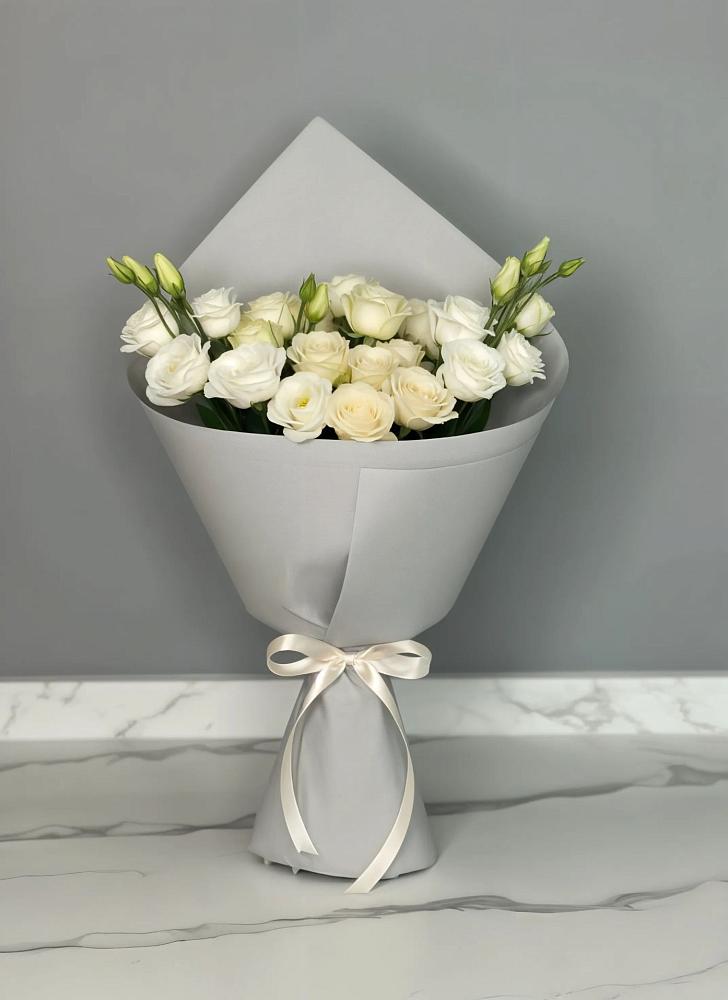 Букет цветов из: Розы и Лизиантусы в Алейске Алтайский край