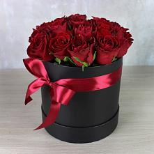 Цветочная композиция из Розы в шляпной коробке в Алейске Алтайский край