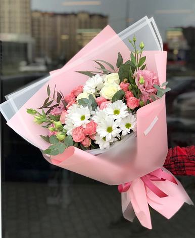 Букет цветов из: Розы, Лизиантусы и Хризантемы в Алейске Алтайский край
